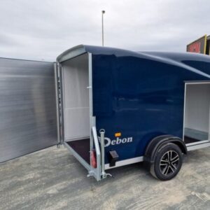 Furgoneta Debon Cargo 1300 equipada con puerta lateral